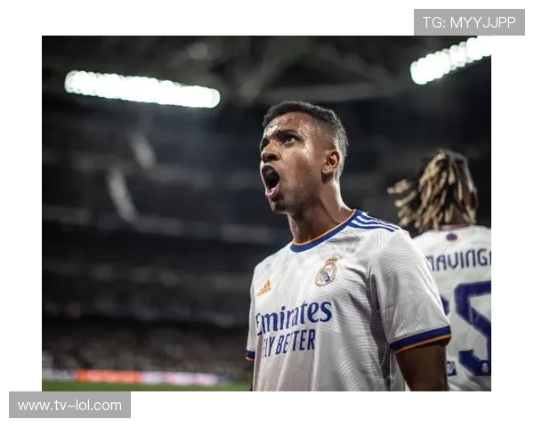 高龄足球球星依旧驰骋绿茵展现不老传奇精神力量